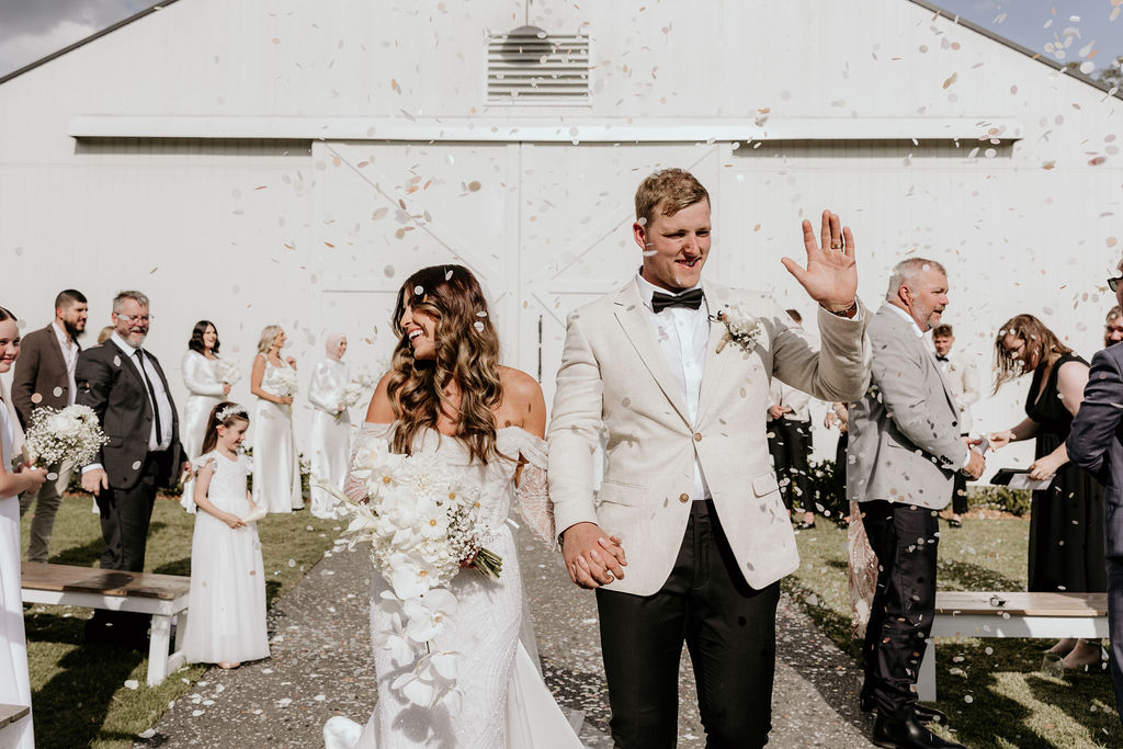Melanie + Steen. Real Wedding. Hunter Valley Wedding Planner Magazine. Venue: White Barn Pokolbin. Photos by Make Ones Way Weddings.